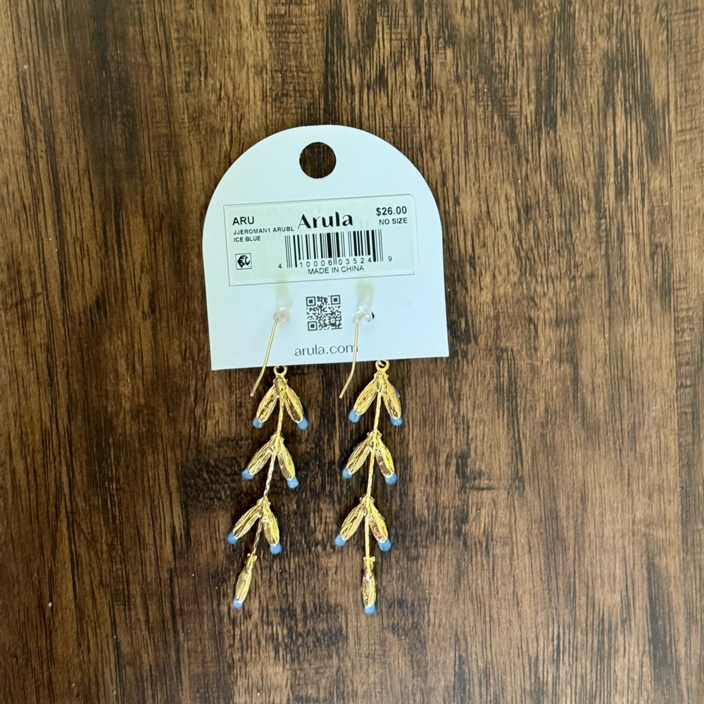 Arula Resin leaf dangle earring - Picture 11 of 12